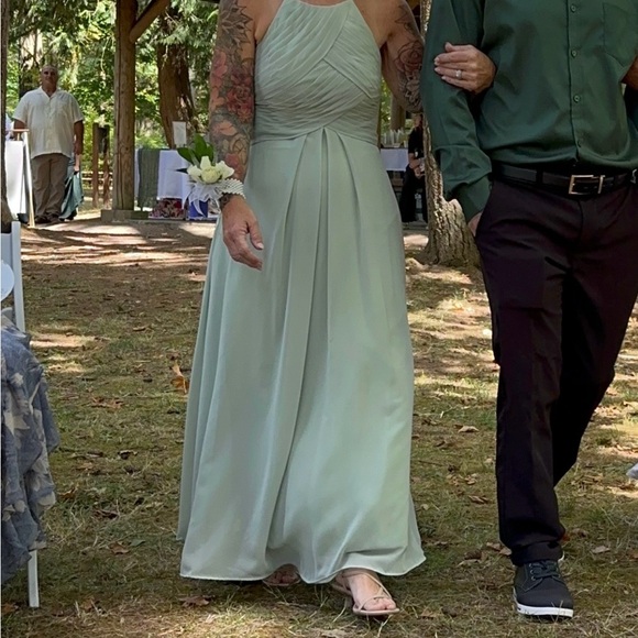 Elegant Mint Green Evening Gown - Picture 1 of 6